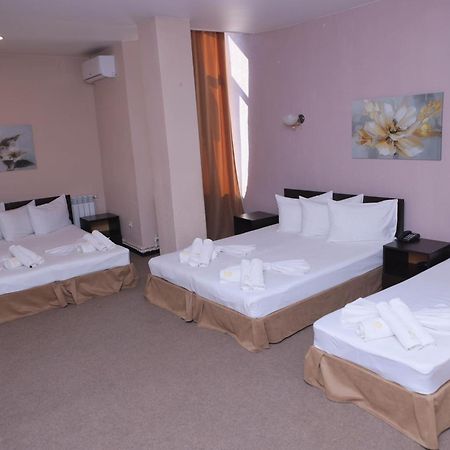 Vagharshapat Richmind Hotel מראה חיצוני תמונה