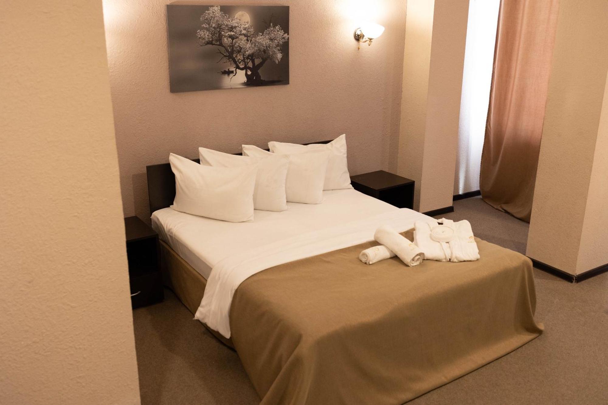 Vagharshapat Richmind Hotel מראה חיצוני תמונה