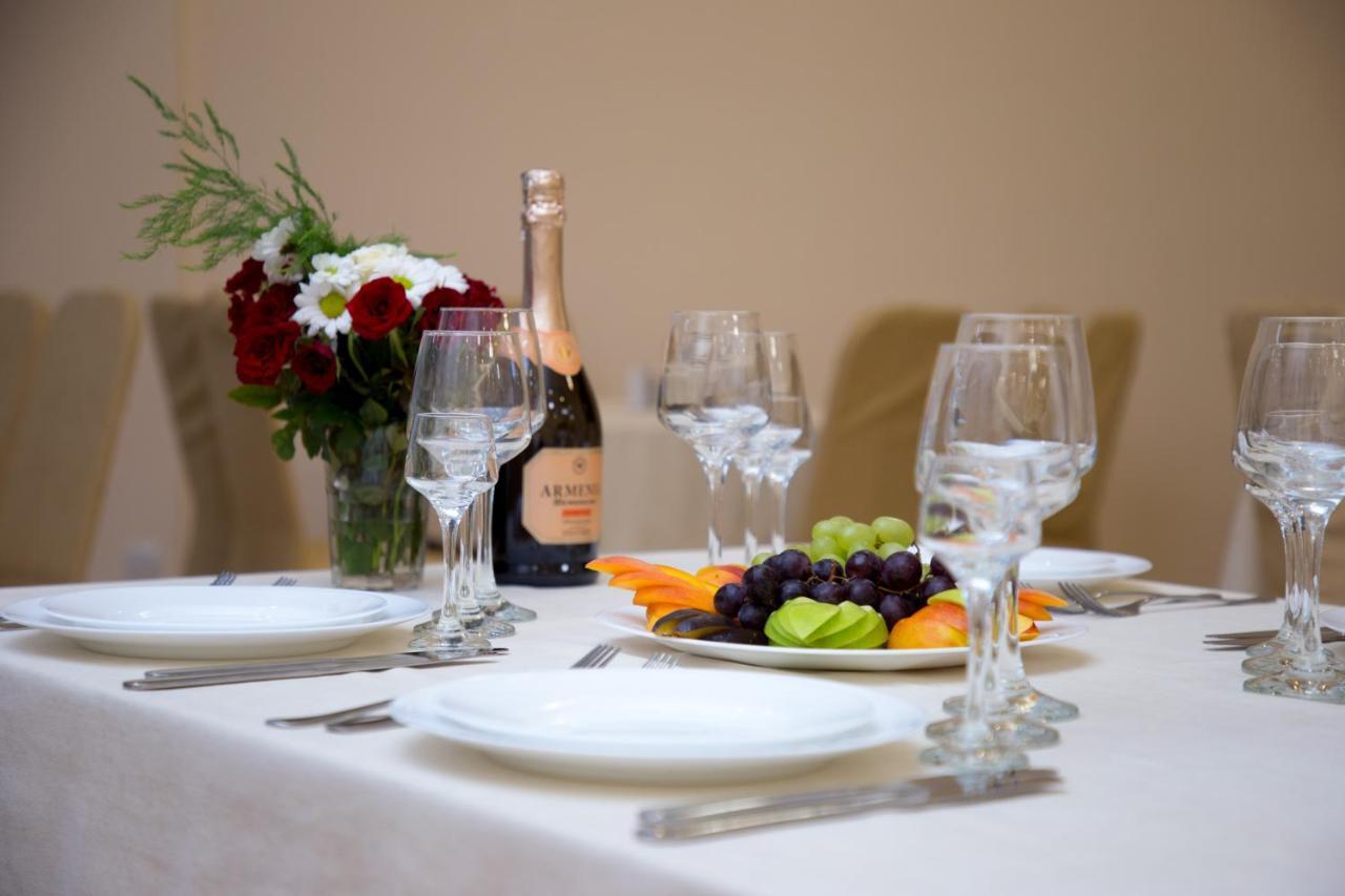 Vagharshapat Richmind Hotel מראה חיצוני תמונה