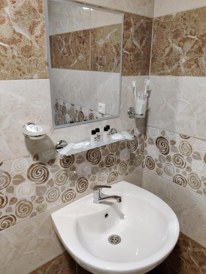 Vagharshapat Richmind Hotel מראה חיצוני תמונה